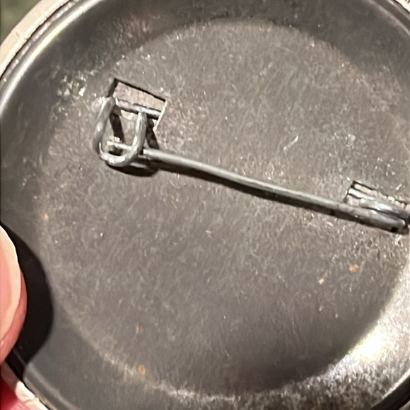 Vintage Wolverine 2 1/4” Pin (1983) - Picture 5 of 5